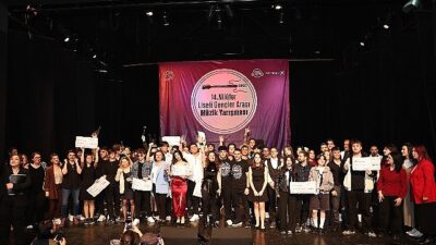 Liseli gençler müzik yeteneklerini sergiledi