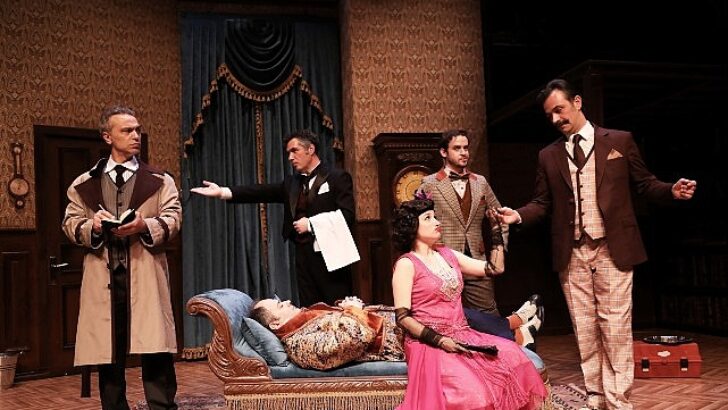 Londra’dan Broadway’e Bol Ödüllü Komedi “Yoldan Çıkan Oyun” Seyirciyle Buluşuyor