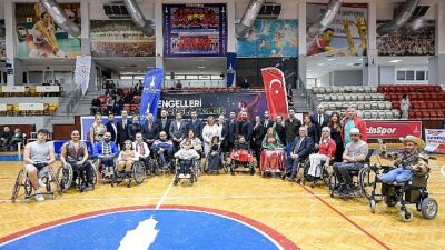 Manileri dansla kaldırdılar