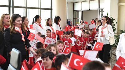 Minik öğrencilerden Lider Aydın’a 23 Nisan ziyareti