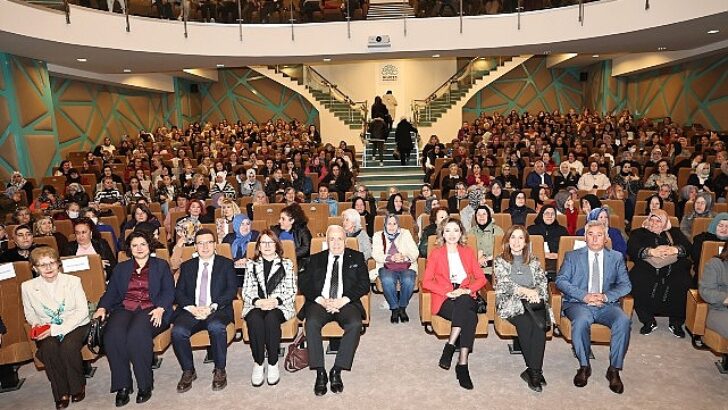 Müellif Müge İplikçi Nilüferli bayanlarla buluştu