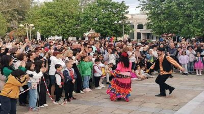 Nilüfer Belediyesi Halk Dansları Topluluğu Bulgaristan’da alkışları topladı