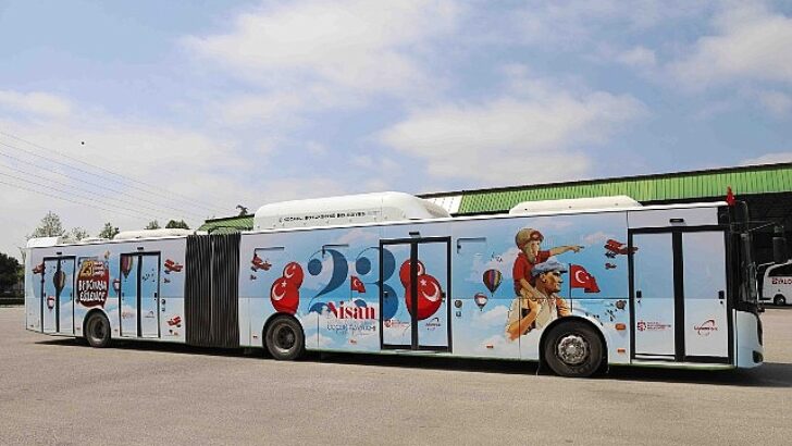 Otobüs ve tramvaylar 23 Nisan’a özel giydirildi