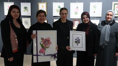 Renklerin ahenkle dans ettiği stant