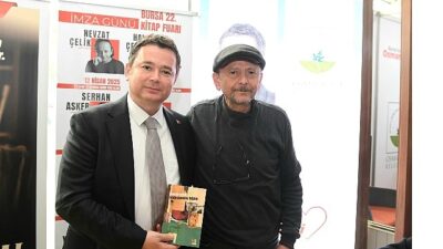 Şair ve müellif Nevzat Çelik okurlarıyla Osmangazi standında buluştu
