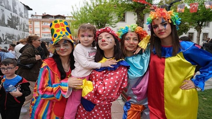 Saray’da çocuklar eğlenceye doydu