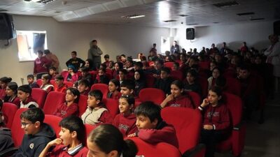 “Sürdür Abi” hem eğlendiriyor hem öğretiyor