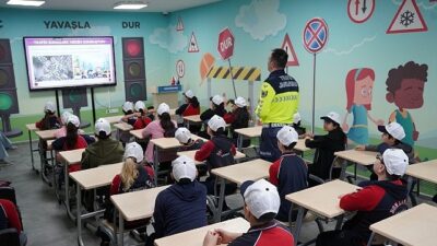 Trafik Eğitim Parkı’nda Türk bayrağıyla renkli kutlama