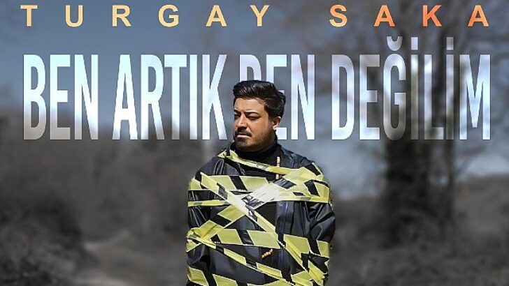 Turgay Latife hem söyledi hem besteledi hem de yönetti