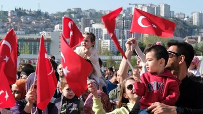 Ulusal İrade Meydanı çocukların sevinci ile cıvıl cıvıl
