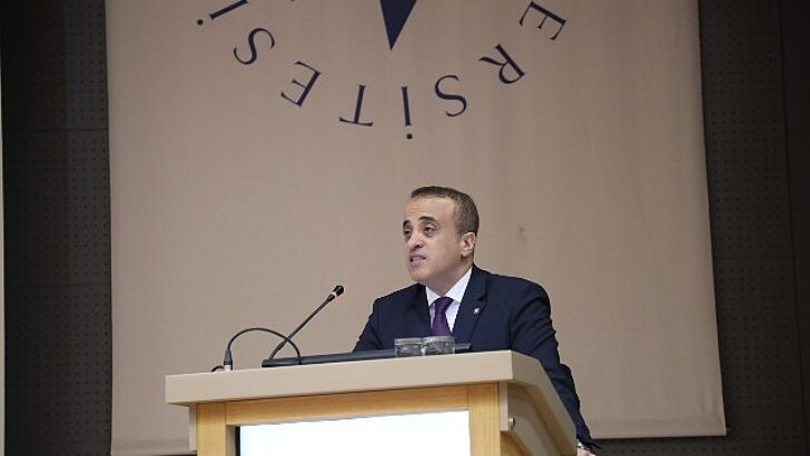 Uzm. Dr. Bekir Aktura: “Sağlık hizmetlerinde takım çalışması hasta memnuniyetini artırır.”