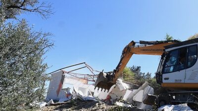 25 kaçak yapı yıkıldı