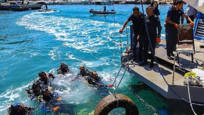 Antalya Büyükşehir Belediyesi’nden Kaleiçi Yat Limanı’nda deniz taban paklığı