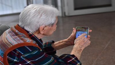 Artık dünya parmaklarının ucunda