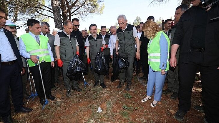 Bakandan yangınlara karşı vatandaşla birlikte orman paklığı