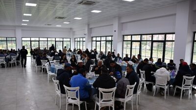 Başkan Taşyasan emekçilerle kahvaltıda buluştu
