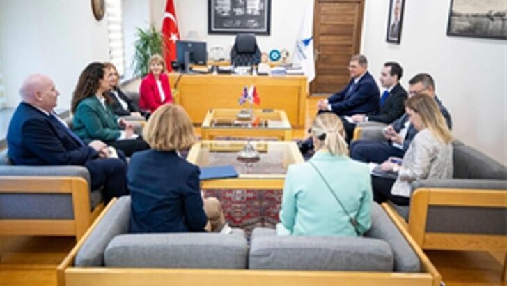 Birleşik Krallık Büyükelçisi’nden Lider Tugay’a ziyaret