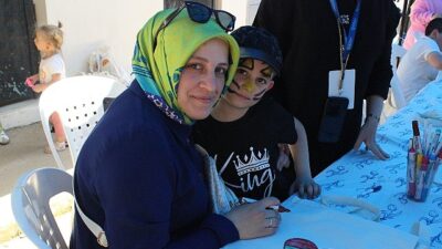 Bu aktiflikte cümbüş ve eğitim bir ortada