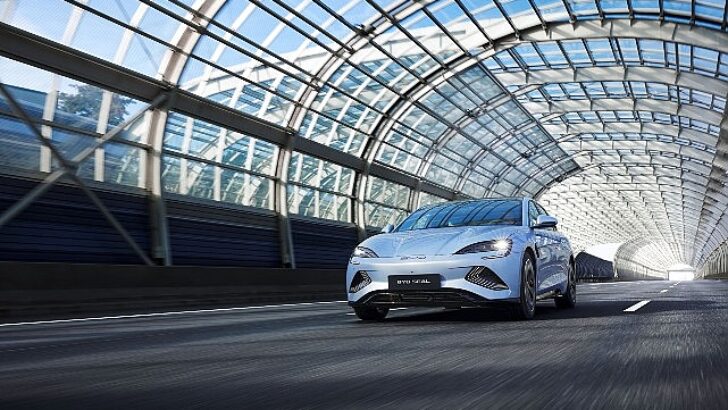 BYD’nin Elektrikli Sportif Sedanı SEAL, Türkiye’ye Özel Üretilen 160 kW’lık Versiyonuyla Yollara Çıkıyor