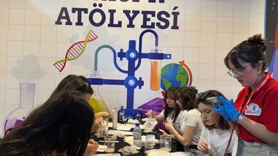 Canik Özdemir Bayraktar Keşif Yerleşkesi atölyeleri, TEKNOFEST KKTC’nin birinci gününde ziyaretçi akınına uğradı.