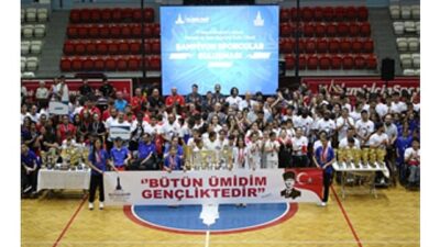 Celal Atik Spor Salonu’nda gençlik buluşması