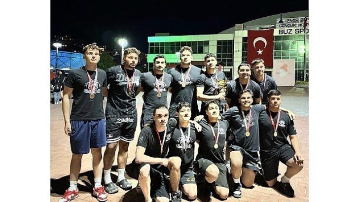 Ege Üniversitesi Sualtı Ragbisi kadrolarından ikili şampiyonluk