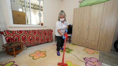 Gaziemir Belediyesi’nden 98 haneye paklık hizmeti