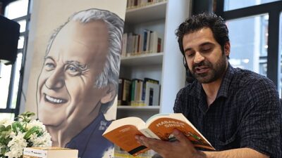 Genç oyuncu, öğrencilere “Hababam Sınıfı”nı okudu