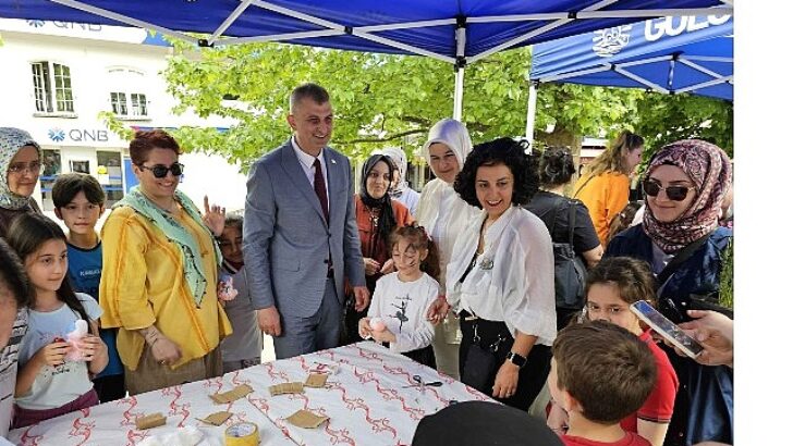 Gölcüklü Çocuklar elleriyle Annelerine Hediye Yaptı