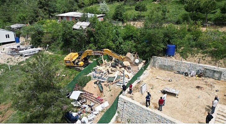 İnegöl Belediyesi Kaçak Yapı ile Uğraşını Sürdürüyor