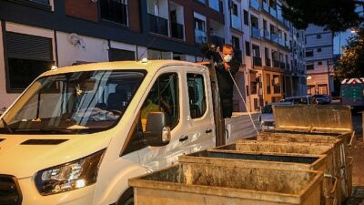 Karşıyaka’da ilaçlama ekiplerinden akşam mesaisi