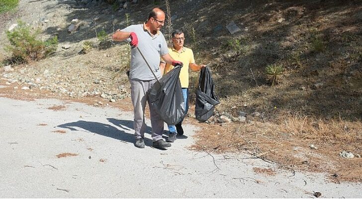 Kemer Belediyesi, yabancı asıllı bayanlarla paklık yaptı