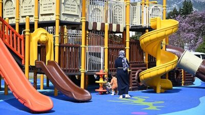 Kemer’de parklar yenileniyor