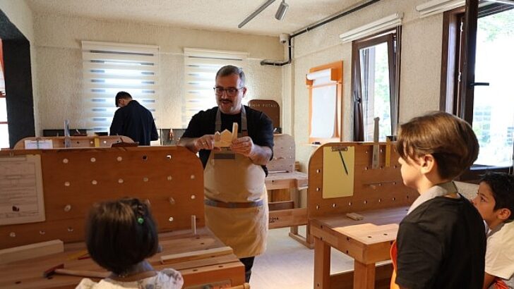 KOMEK’ten “Ahşap Oyuncak Çocuk-Ebeveyn Atölyesi” Aktifliği