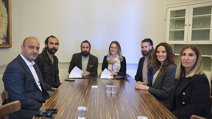 Konak’ta imzalar sanat için atıldı
