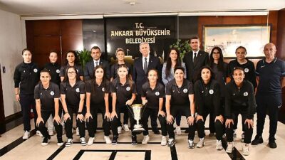Kupa Mansur Başkan’ın Ellerinde