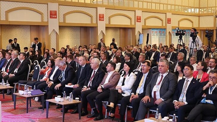 Lider Arı, Türkiye Belediyeler Birliği Encümen Üyeliğine Yine Seçildi