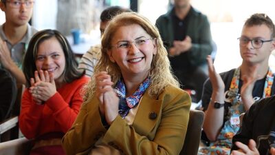 Lider Ovalıoğlu’ndan “+1 Sevgi” Buluşması