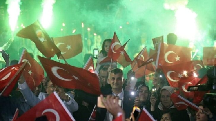 Lider Sezer: “19 Mayıs, Tam Bağımsız Devlet Kurma Kararının Birinci Adımıdır”