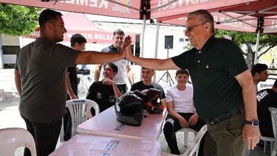 Lider Topaloğlu, liselilerin kermesine katıldı