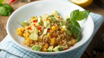 Mangolu Kinoa Salatası