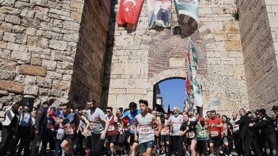 Memleketler arası Osmangazi Tarihi Kent Koşusu coşkusu yaşandı