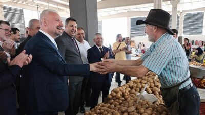 Menemen’de bir kapalı pazar yeri daha açıldı!