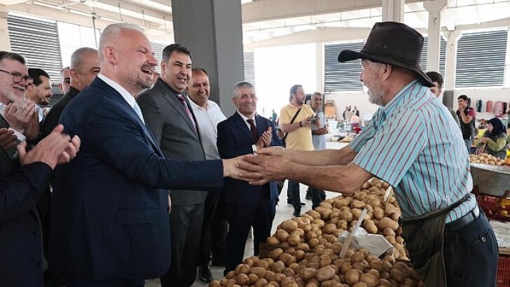 Menemen’de bir kapalı pazar yeri daha açıldı!