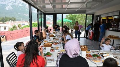 Öğretmenlerden Zirve Parkı’nda Anneler Günü aktifliği