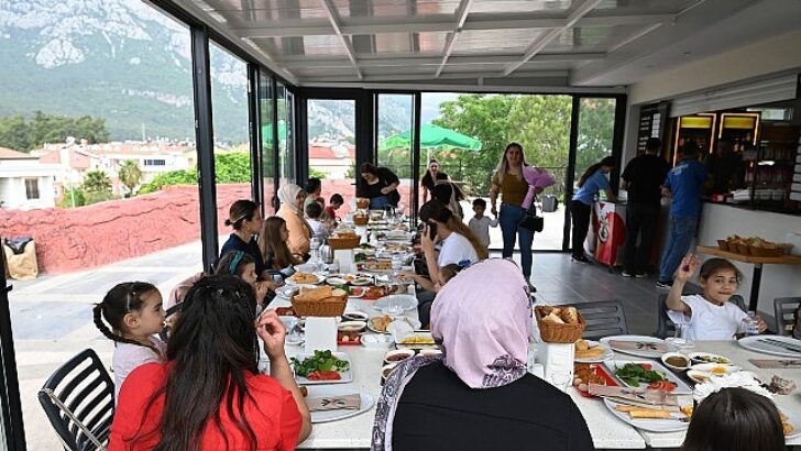 Öğretmenlerden Zirve Parkı’nda Anneler Günü aktifliği