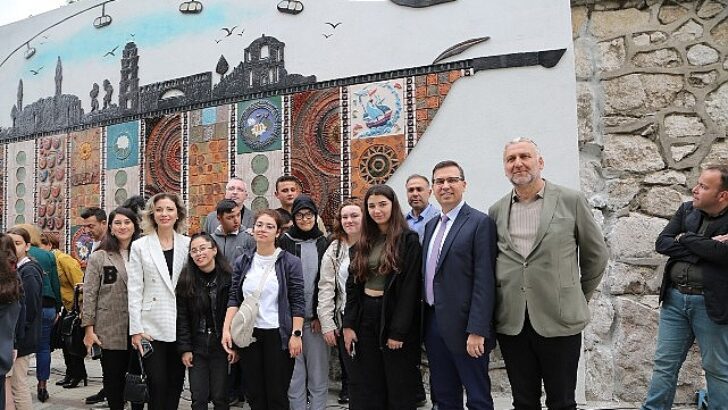 Özel ihtiyaçlı bireylerden 770 kesimlik seramik pano