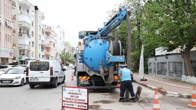 yağmur suyu hattı temizliği sürüyor