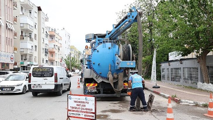 yağmur suyu hattı temizliği sürüyor