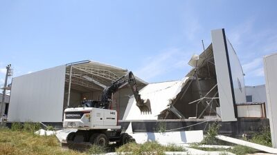 Yaylacık’ta kaçak depo yıkıldı